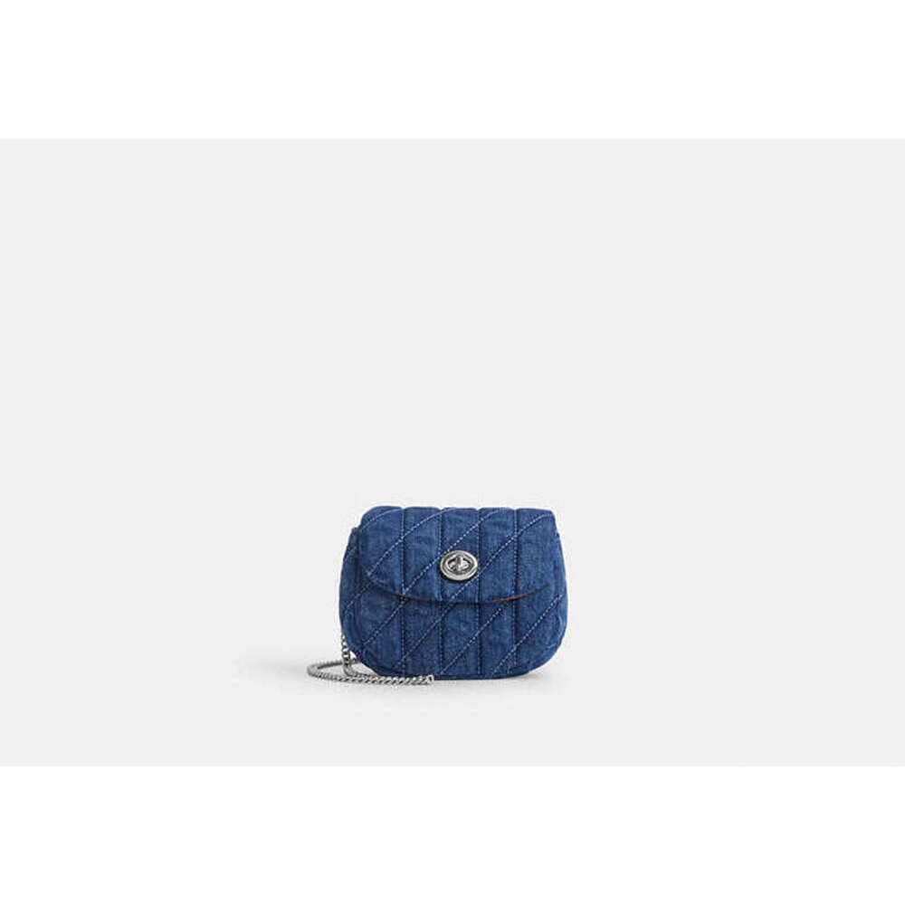 Coach Turnlock Card Case With Quilting